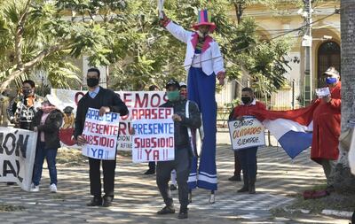 Se manifiestan para pedir aprobación de subsidio para artistas.