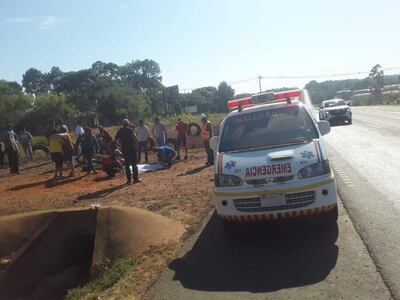 El adolescente motociclista murió prácticamente en el acto a raíz del fuerte golpe en la cabeza.