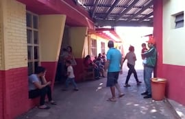 Familiares denunciaron supuesta negligencia en el Hospital Distrital de Capiatá.