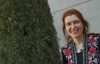 La bióloga Vera Gorbunova comienza algunas de sus charlas con una imagen de la Fuente de la juventud de Lucas Cranach. No en vano lleva 20 años estudiando el envejecimiento, cómo retrasarlo y con buena salud, y para ello investiga animales tan singulares como el ratopín rasurado. Gorbunova (San Petersburgo, 1971), codirectora del Centro de Investigación sobre el Envejecimiento de la Universidad de Rochester (EE.UU) participó en Madrid en unas jornadas organizadas por el Centro Nacional de Investigaciones Oncológicas (CNIO) sobre los factores moleculares, celulares y orgánicos del envejecimiento.