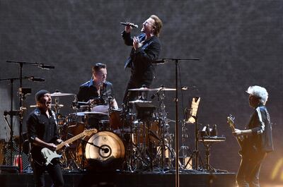La banda irlandesa de rock, U2, dona diez millones de euros a la lucha contra el coronavirus en Irlanda.