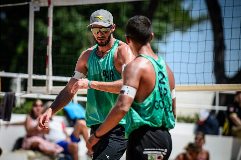 Gonzalo Melgarejo y Roger Battilana no consiguieron avanzar en el Mundial de Vóley Playa de Roma 2022. Foto: volleyballworld.com