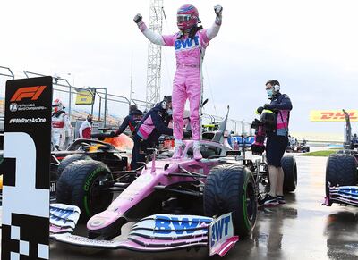 Celebración del canadiense de Racing Point, Lance Stroll, tras lograr su primera “pole” (AFP).