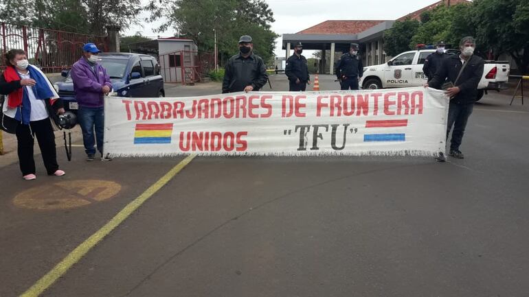 "Trabajadores de frontera unidos" se manifiestan en Encarnación.