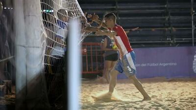 La selección paraguaya de fútbol playa obtuvo una abultada victoria ante su similar de Bolivia.