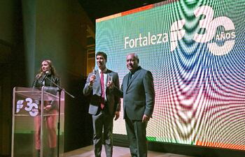 Francisco Gómez, director ejecutivo, y Ernesto Gómez, presidente de Fortaleza, en la inauguración del nuevo edificio Azara.