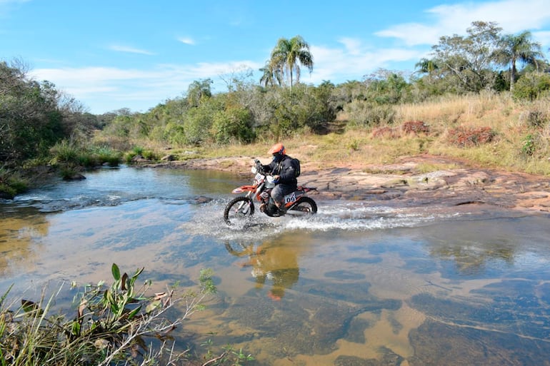 Hermosos paisajes en el paso de los competidores. Rolando Martínez fue el ganador de la categoría de Motos.