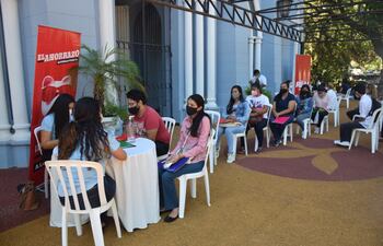 Cerca de 600 entrevistas se concretaron en el primer día de entrevista en la ciudad de San Lorenzo.