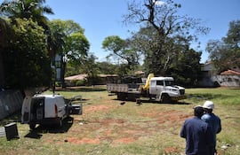 Maquinarias en el predio de la futura estación de servicios en Mariscal López y Brasilia.