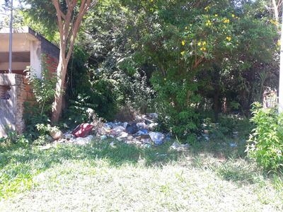 El lugar antes era un domicilio particular, con arboles frutales. Los vecinos lamentan que se haya convertido ahora en un basural.