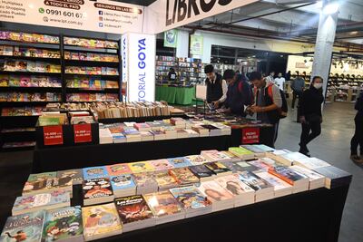 Una variada oferta de libros de autores nacionales e internacionales, además de las actividades culturales, es lo que la gente puede encontrar en esta FIL llamada "Reencuentro".