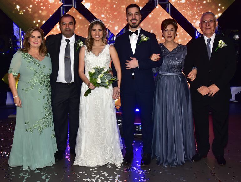 Fueron los padrinos Ana Carolina Fiandro Bajac y Gustavo Adolfo Ortiz Gómez; Alejandra Cristina Fontanella y Narciso Jesús Zárate.