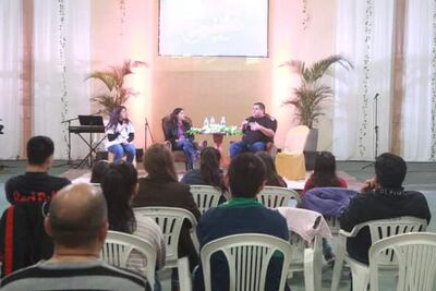 Varios jóvenes participaron de la charla sobre la depresión en la ciudad de Pilar.