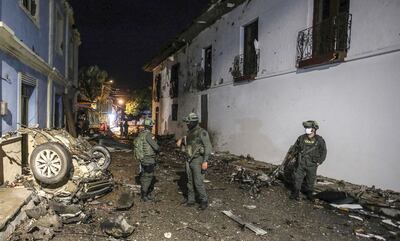 El ataque con coche bomba deja unos 43 heridos. De momento, sin víctima fatales, según las autoridades colombianas.