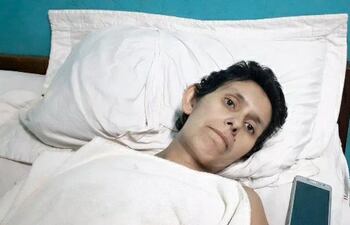 Noelia Ramona Acuña de 33 años quedó excluida del seguro de IPS por recibir subsidio del gobierno nacional.