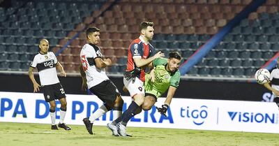 La llave del gol la encontró el argentino Mauro Boselli luego de recibir una asistencia de Claudio Ezequiel Aquino. Inútil estirada del uruguayo Gastón Olveira en su intento por evitar la primera caída de su valla. La segunda anotación fue obra de Juan Gabriel Patiño, para establecer la “ley del ex”, con una “peinada”.