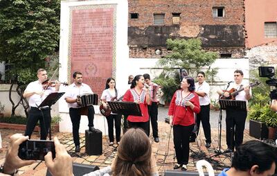 El Conjunto folclórico de la OSN durante una presentación en la Casa de la Independencia.