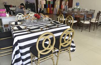 Los eventos sociales podrán realizarse hasta con 30 personas y al aire libre, indica Salud Pública.