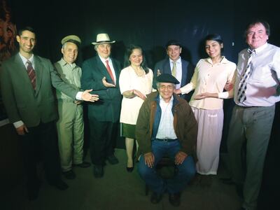 Ramón del Río, sentado, es una de las figuras del próximo radioteatro Hendy elección aja.