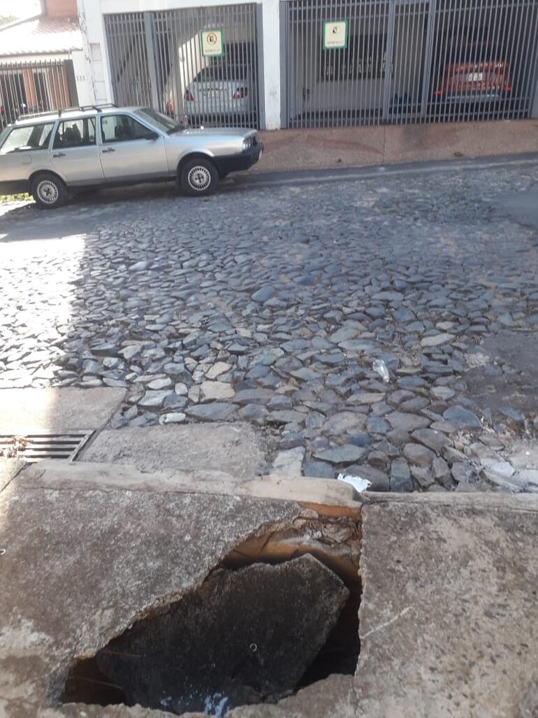 Este pozo podría causar un accidente