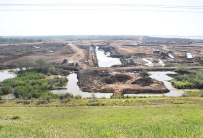 La fase de movimiento de suelo de las obras civiles de la nueva central en el Aña Cua está en desarrollo.