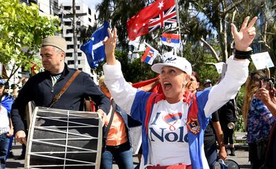 Los manifestantes que se encuentran a favor de Novak Djokovic