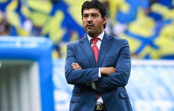 José Cardozo, 51 años, hasta ahora no se confirmó su continuidad como DT del Municipal.