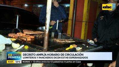 Los clientes llegan después de las 20:00, aseguran los vendedores, usualmente entre las 21:00 y las 23:00.