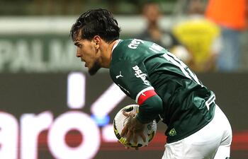 Gustavo Gómez anotó de penal un gol para Palmeiras, que cayó ante Ceará.