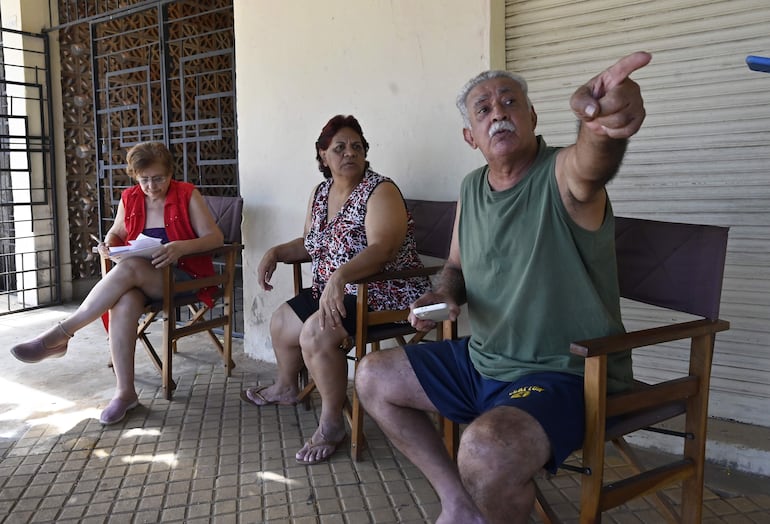 Vecinos de la zona que denunciaron irregularidades en la construcción.