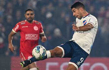Luis Suárez, la esperanza de gol del Nacional uruguayo para seguir en carrera en la Copa Sudamericana.