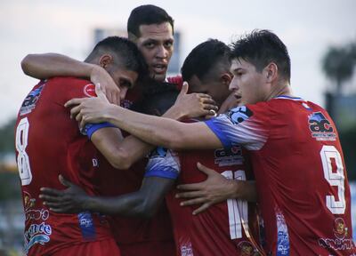 Festejo de los jugadores del Iteño tras el gol de Acheampong