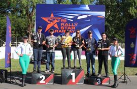 Con rotundo éxito se cumplió la primera edición del FIA Rally Star Py. En la foto los clasificados.