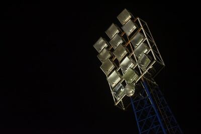 Así está una de las torres de la lumínica del estadio Luis Salinas