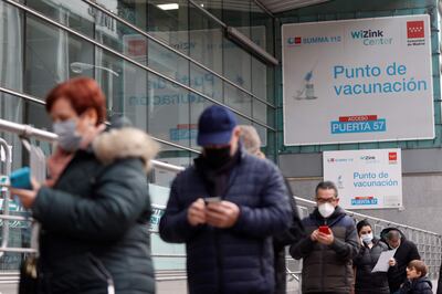 Vacunación en el WiZink Center en Madrid.