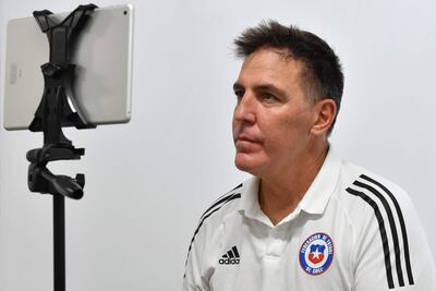 Eduardo Berizzo está con la obligación de ganar en Chile