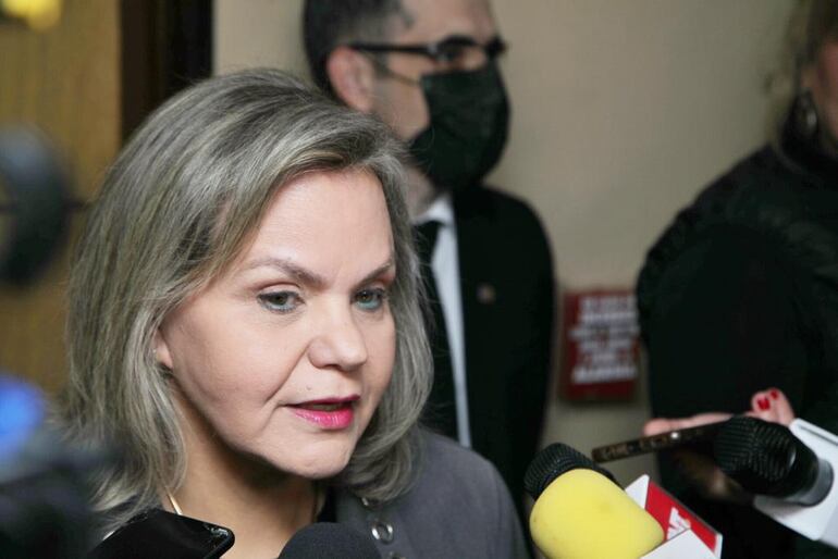 La senadora Lilian Samaniego confirma que buscará la presidencia del Senado.