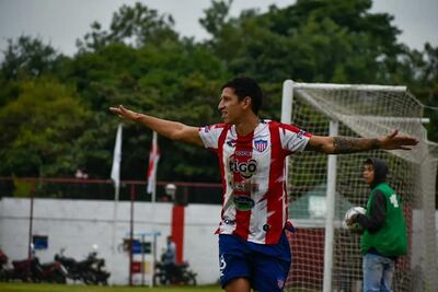 Nery Castro, delantero del puntero Benjamín Aceval, lidera la lista de artilleros del torneo de la última categoría con 10 anotaciones.