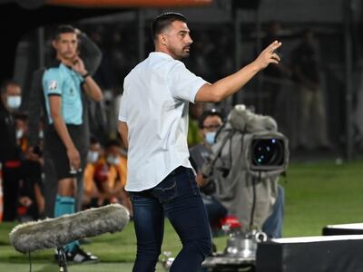 Julio César Cáceres, entrenador de Olimpia, durante el partido contra Colón, en el Defensores del Chaco, por el Grupo G de la Copa Libertadores.