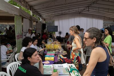 Realizan feria por el día de los derechos humanos, en la plaza de la Democracia.