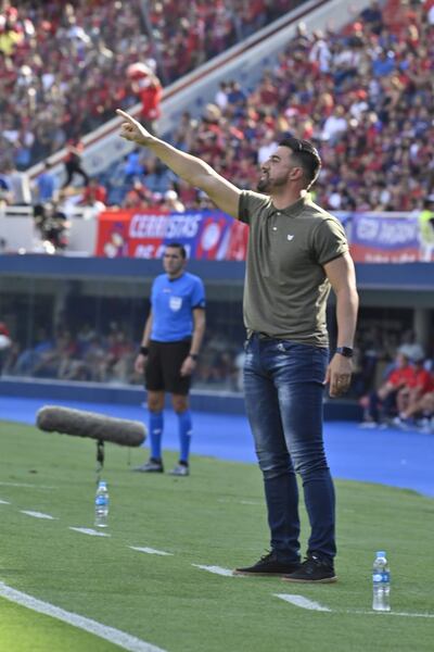 Julio César Cáceres, durante el duelo ante Cerro Porteño en La Nueva Olla.