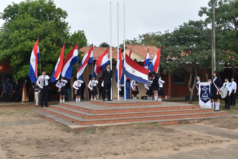 Acto de aniversario del Colegio Nacional de Enseñanza Media y Diversificada de la Villa Permanente
