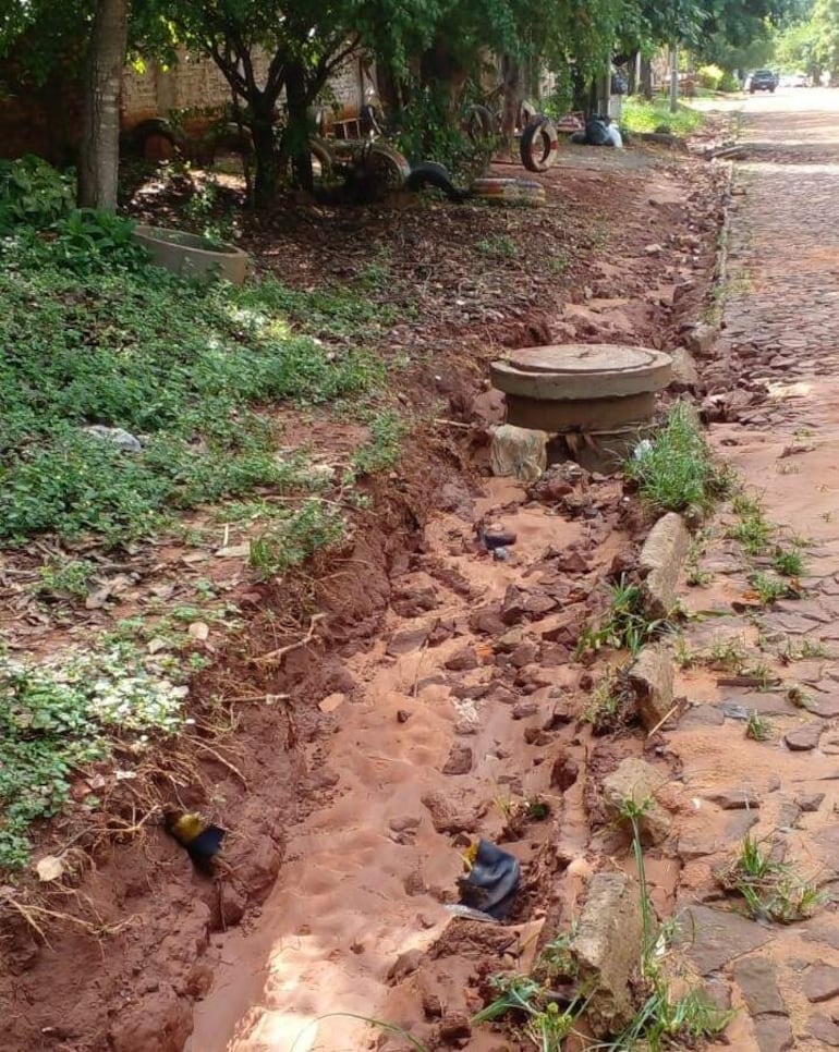 Piden que el canal donde fueron instalados los caños se dejen en perfectas condiciones