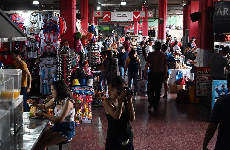 Importante movimiento en la Estación de Buses de Asunción se registró hoy.