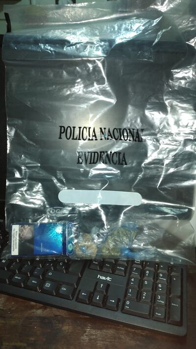 La droga incautada del poder de los detenidos.