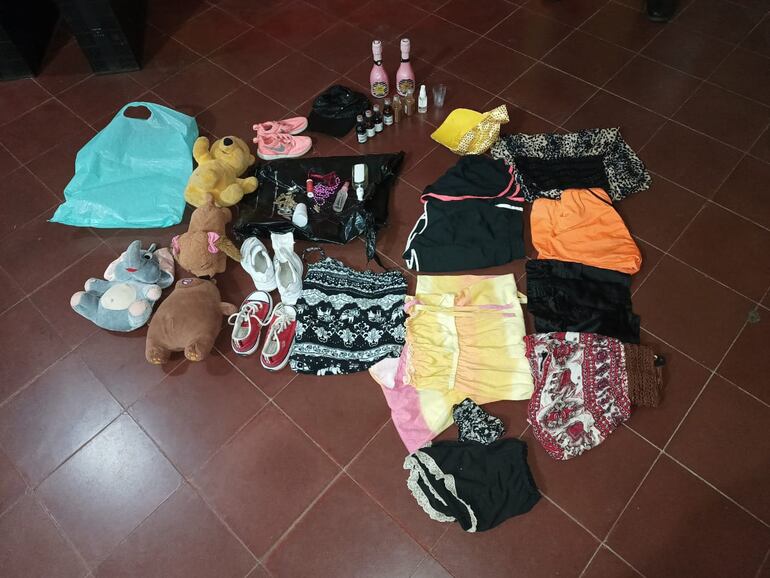 Las prendas de vestir y otros objetos fueron recuperados en la comisaría 24 Central de San Antonio