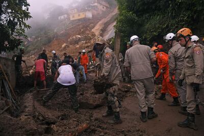 Brigadistas y voluntarios de la ciudad de Petrópolis, Brasil, trabajan en la "zona cero" de la tragedia ocurrida la semana pasada.