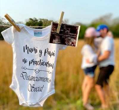 Este body es ideal para sesiones de pre maternidad, también ideado por Baby Boom Box.