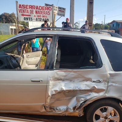 El biciclo impactó contra la puerta trasera del automóvil cuyo conductor no tenía licencia de conducir en el momento del accidente.