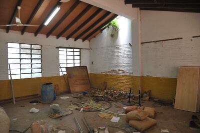 Una de las aulas de la escuela Bernardo Ocampos es utilizada como depósito de los constructores, que aún no entregaron la obra. Los niños comenzarán las clases recién la otra semana.